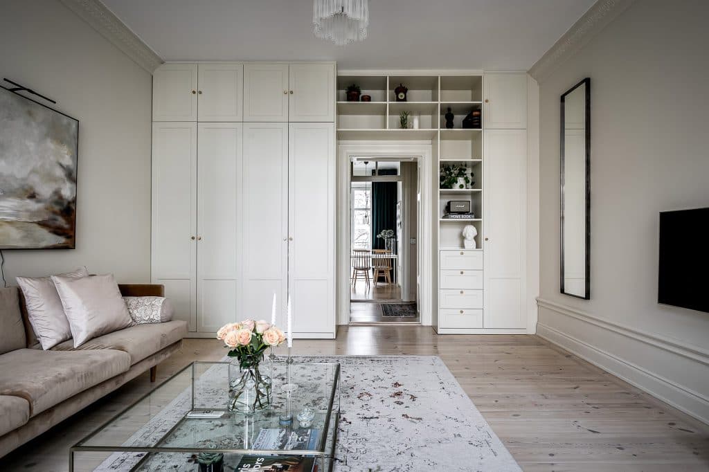 Platsbyggd garderob hemma hos Malin